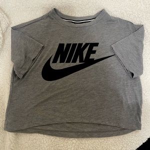 NIKE Sportswear Essential Crop Top
